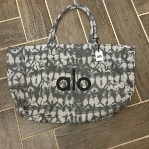 COPY - ALO yoga Bag ***NEW

I have several